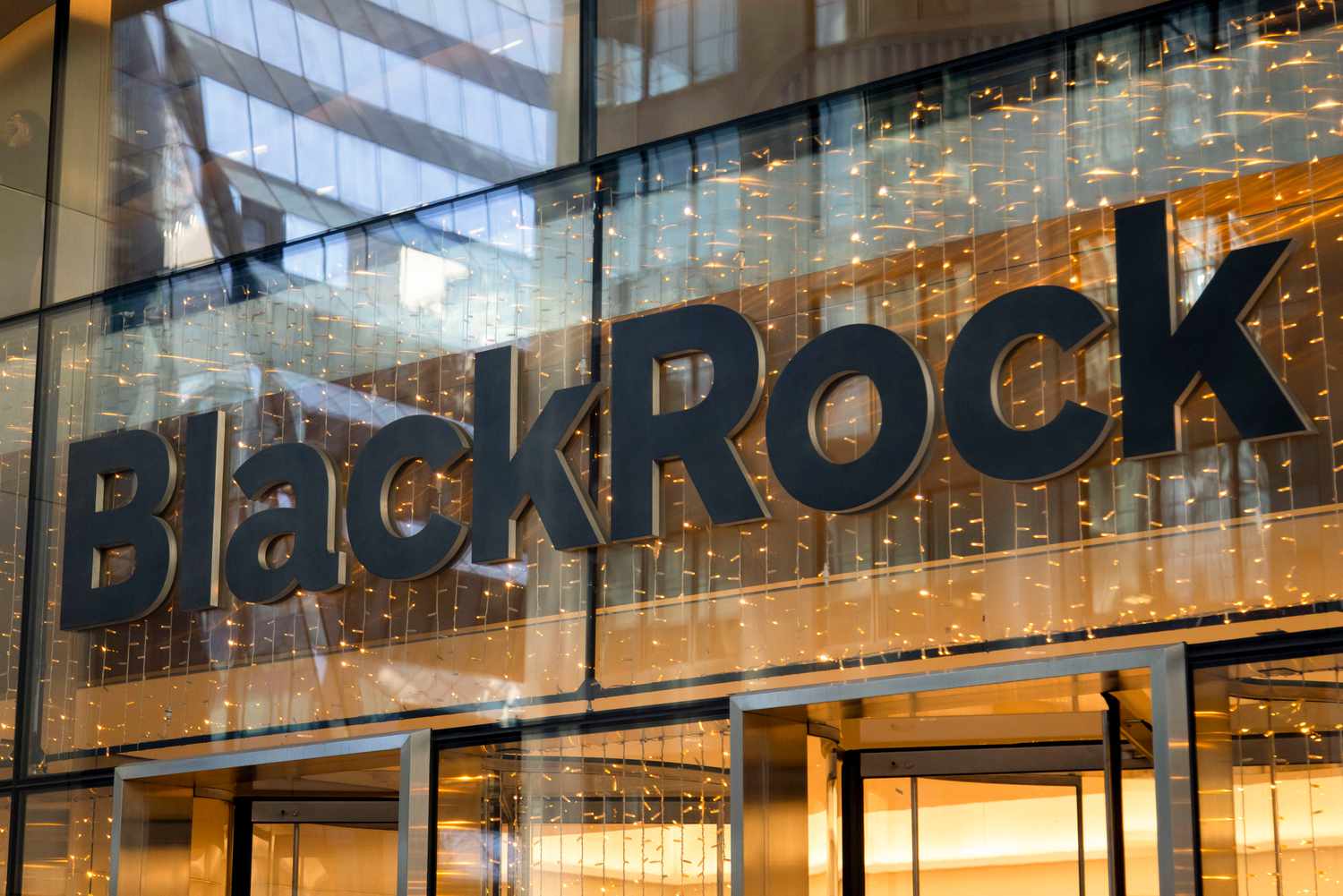 BlackRock-Led Investor Group in Talks to Raise 10.3 Billion Dollars for Aramco Jafurah Deal