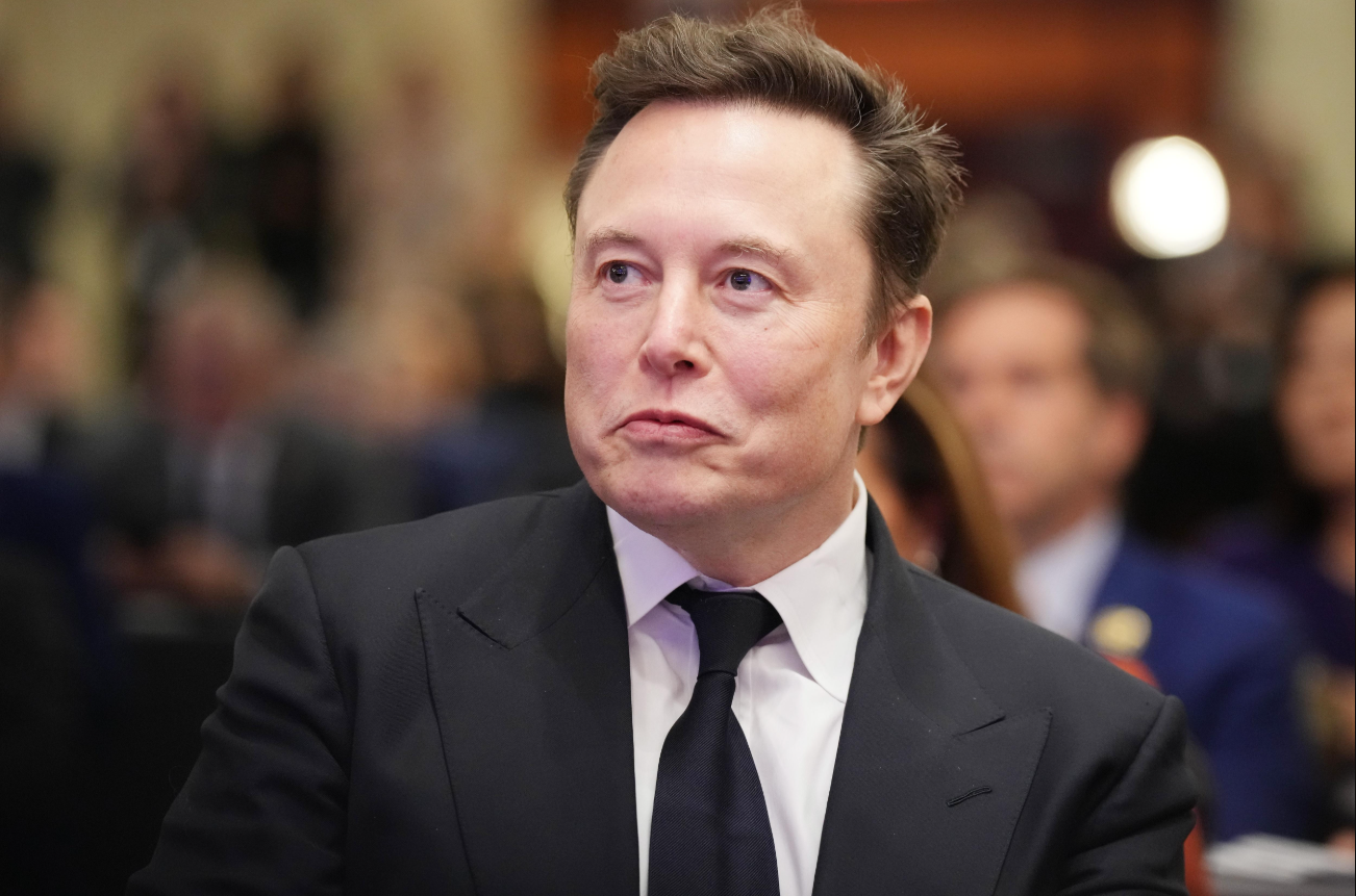 Elon Musk Becomes First Person to Reach Nearly 500 Billion Net Worth